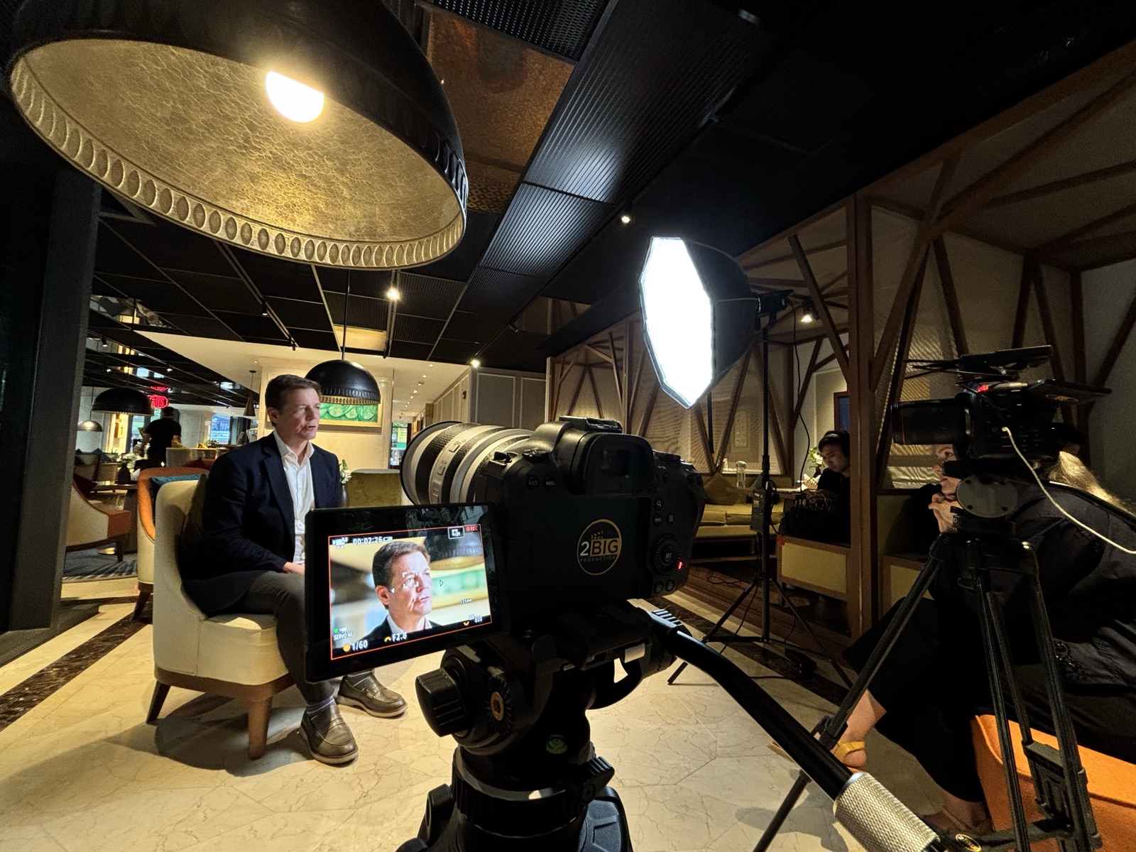 Multi-camera roundtable setup